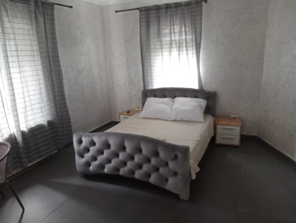 Cataleya Caffee Hostel Rădăuţi Buitenkant foto